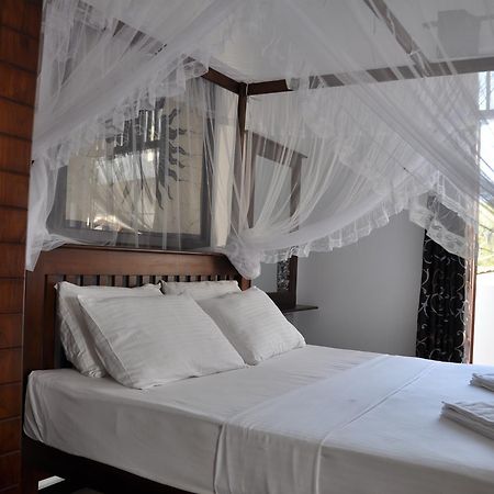 Bianco Terrace Hotel Negombo Buitenkant foto
