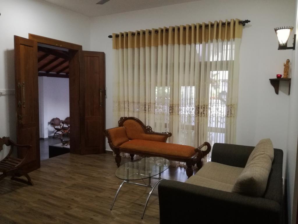 Bianco Terrace Hotel Negombo Buitenkant foto