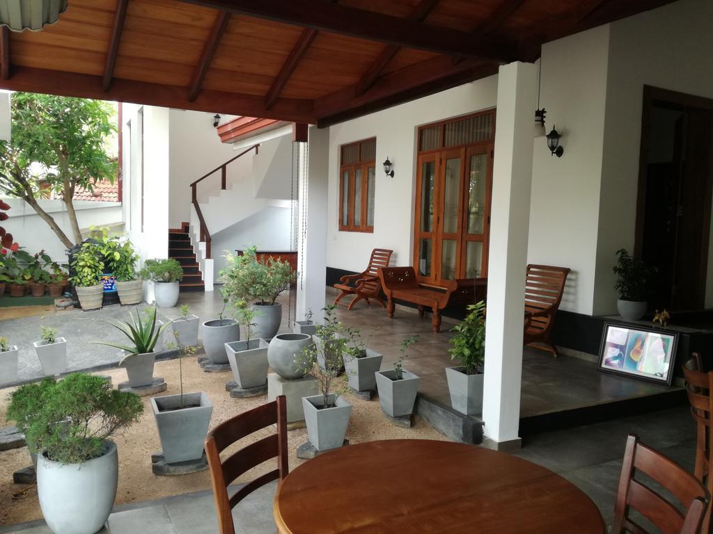 Bianco Terrace Hotel Negombo Buitenkant foto
