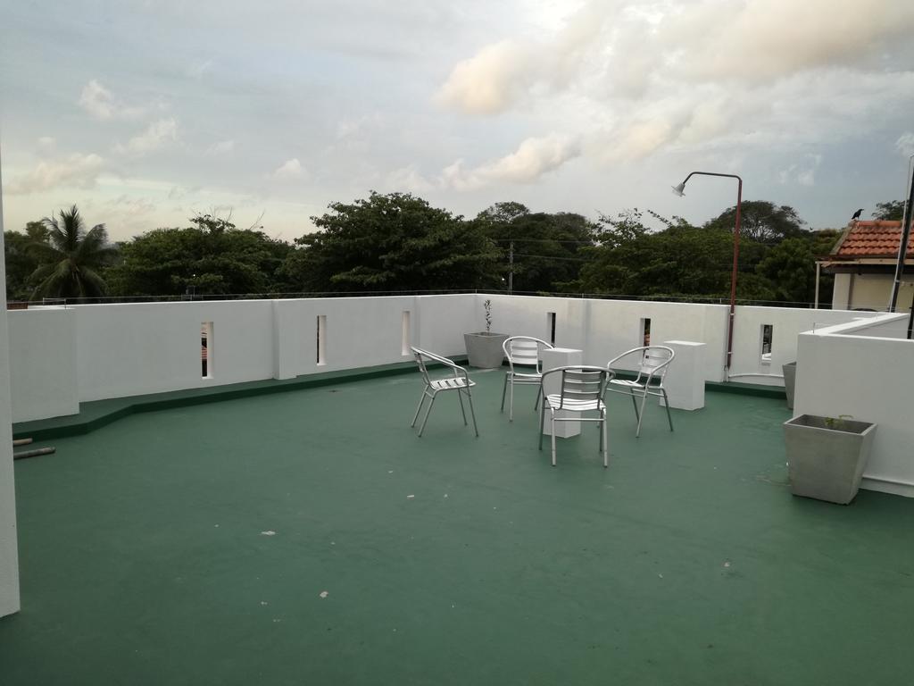 Bianco Terrace Hotel Negombo Buitenkant foto