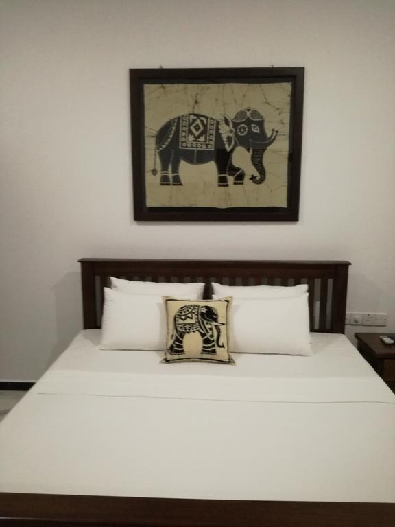 Bianco Terrace Hotel Negombo Buitenkant foto