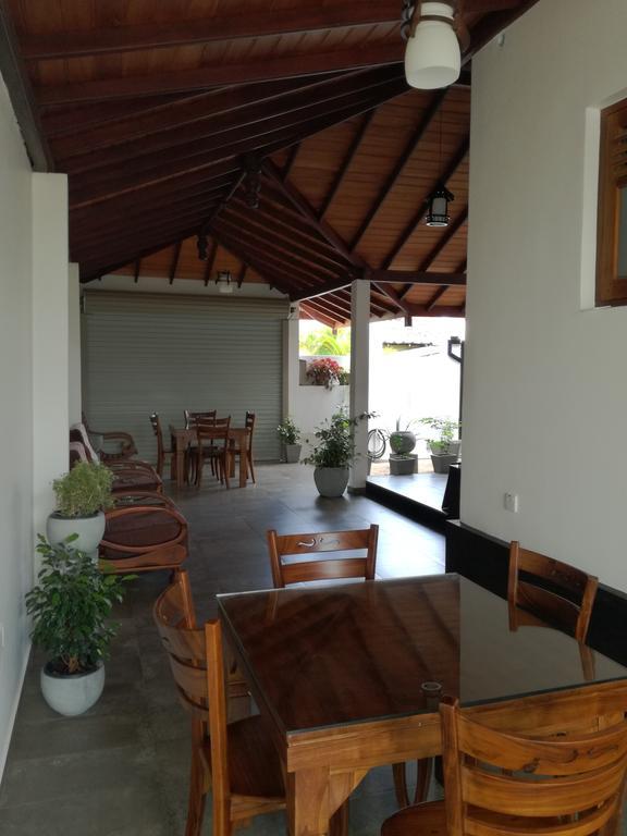 Bianco Terrace Hotel Negombo Buitenkant foto