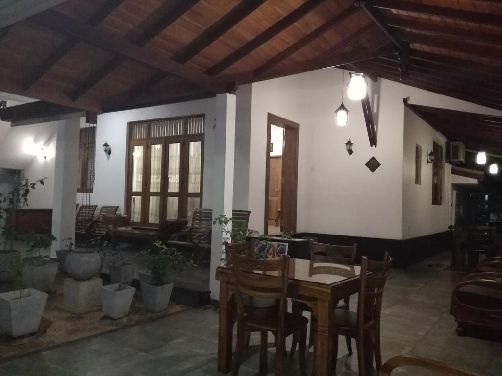 Bianco Terrace Hotel Negombo Buitenkant foto