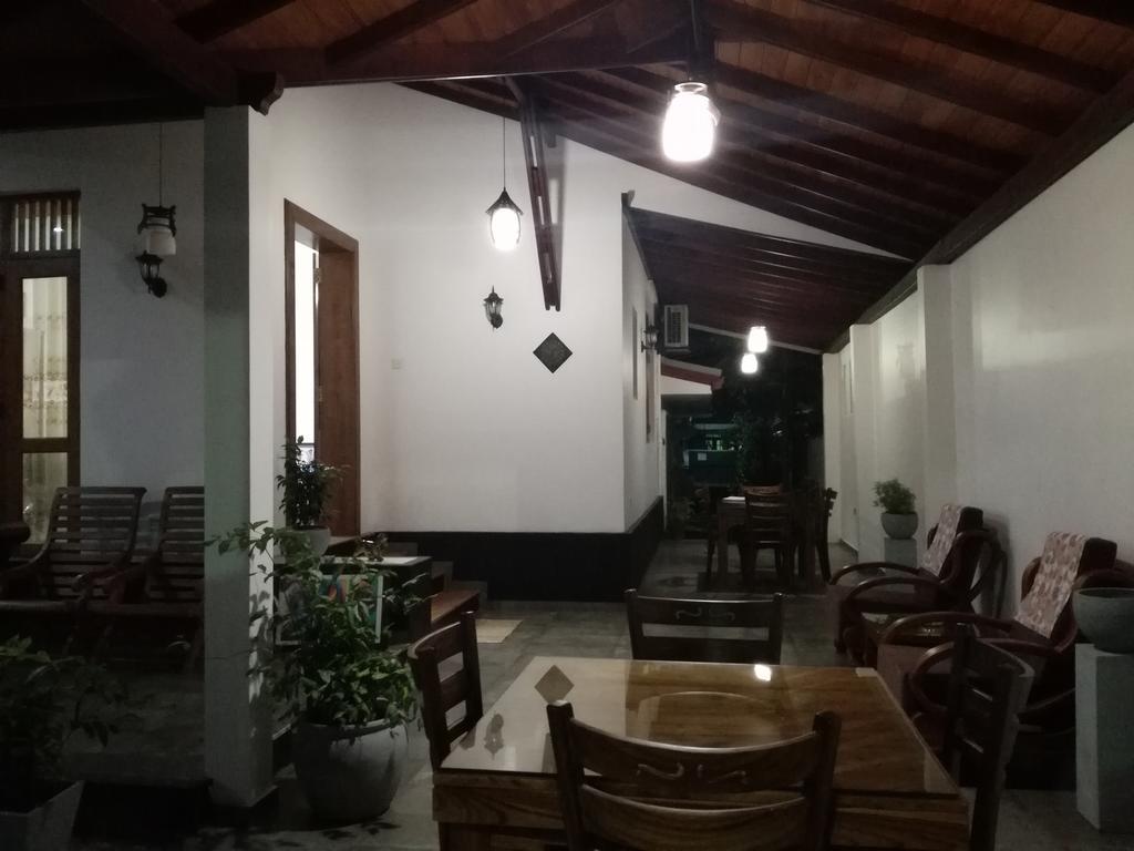 Bianco Terrace Hotel Negombo Buitenkant foto