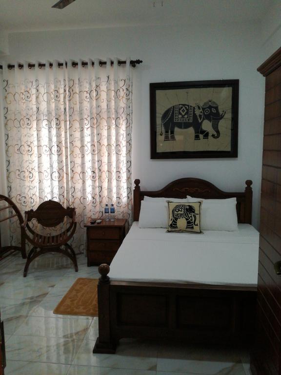 Bianco Terrace Hotel Negombo Buitenkant foto