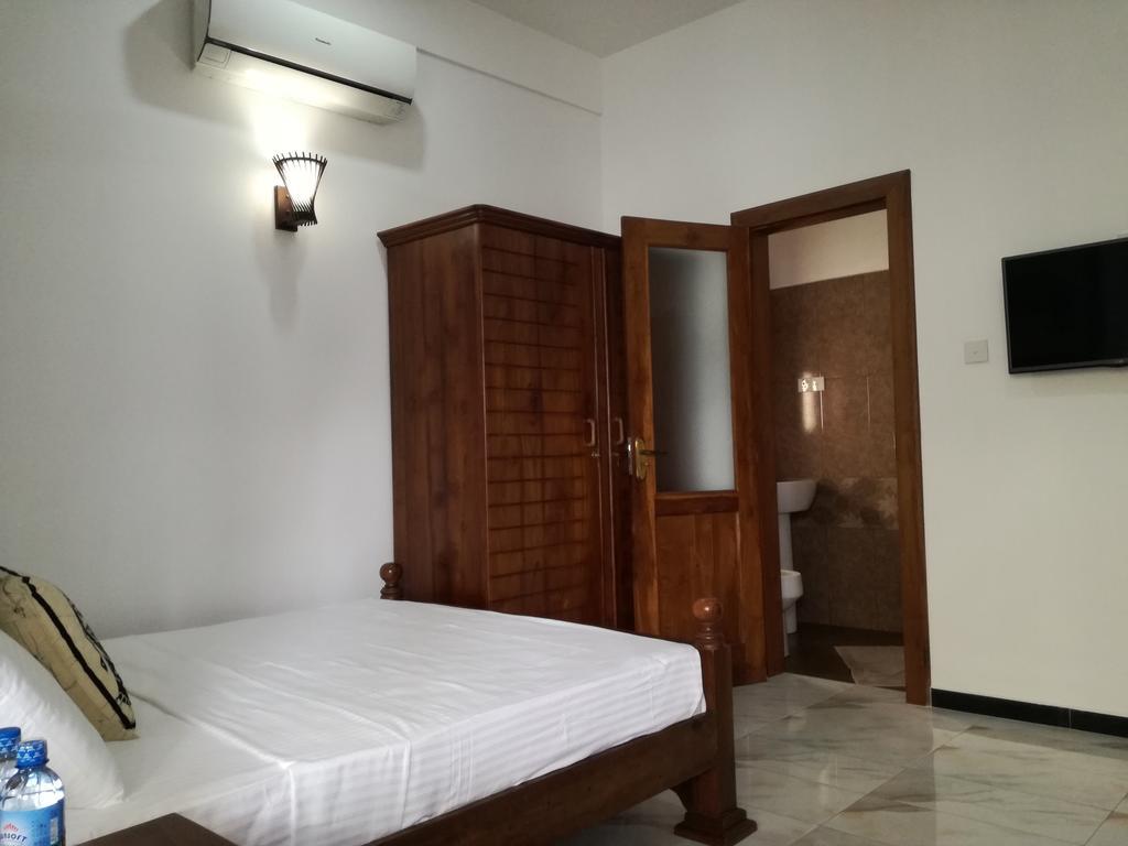 Bianco Terrace Hotel Negombo Buitenkant foto