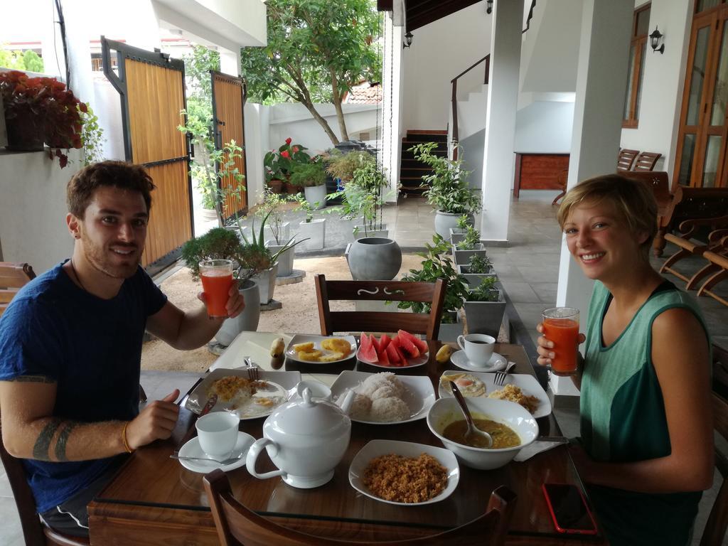 Bianco Terrace Hotel Negombo Buitenkant foto
