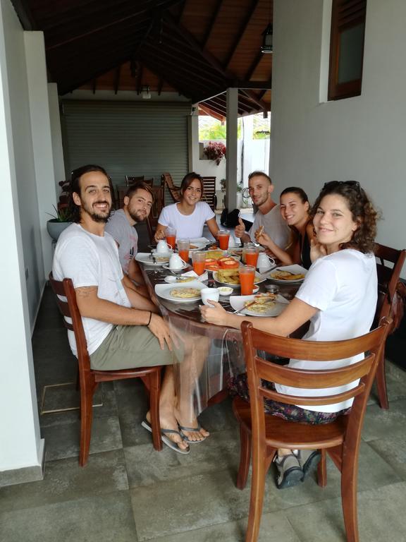 Bianco Terrace Hotel Negombo Buitenkant foto
