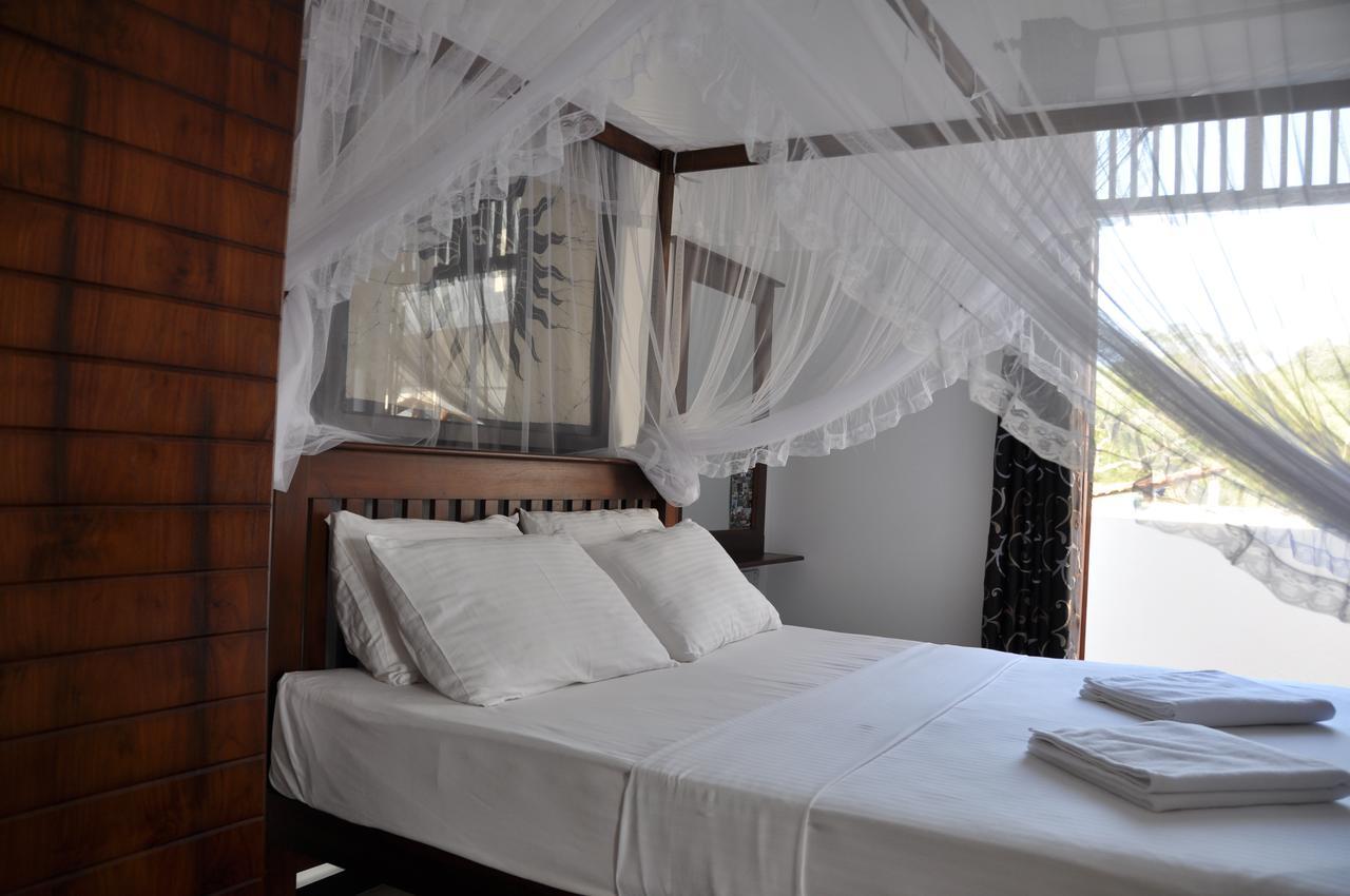 Bianco Terrace Hotel Negombo Buitenkant foto